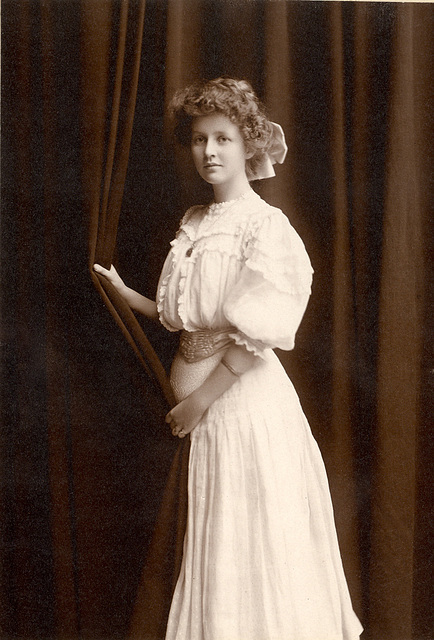 Anna Olsen Grossenbach, 1910