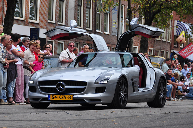 Leidens Ontzet 2011 – Parade – 2010 Mercedes-Benz AMG SLS