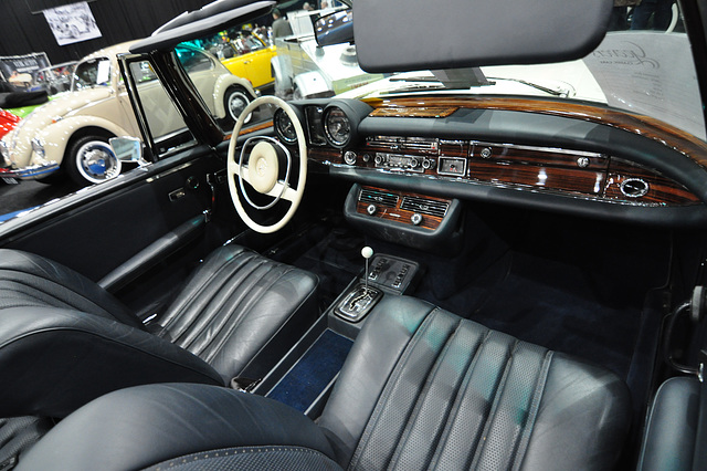 Interclassic & Topmobiel 2011 – Mercedes-Benz 280 SE interior