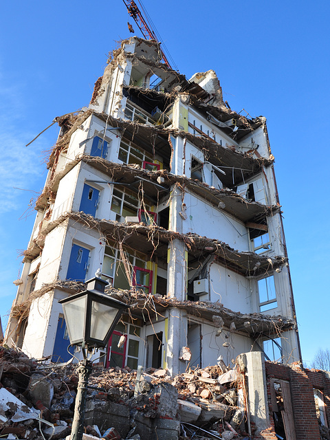 Demolition of the Van der Klaauw Laboratorium