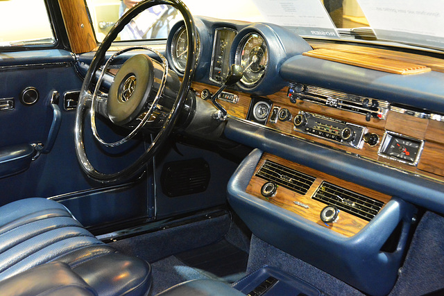 Techno Classica 2013 – 1971 Mercedes-Benz 280 SE 3.5 Coupe dashboard