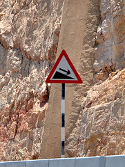 Dubai 2012 – Watch out for arrows coming down