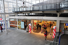 New shops at Leiden Central station: Starbucks and Hema