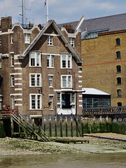 wapping, thames, river police station, london