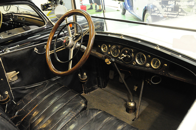 Automuseum von Fritz B. Busch – Mercedes-Benz dashboard