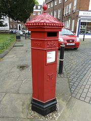 Worcester 2013 – Penﬁeld pillar box