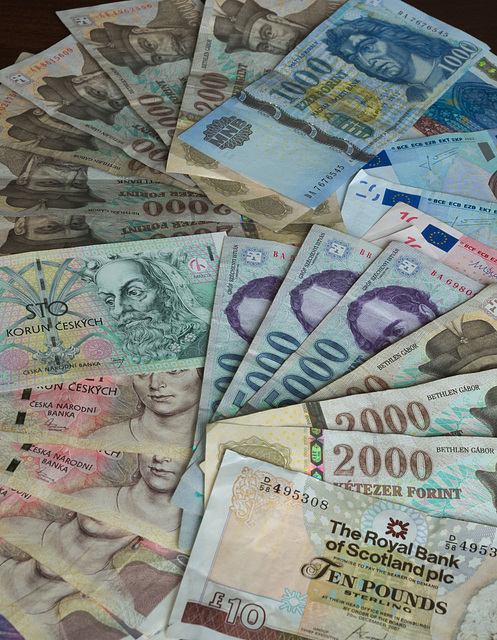 Getting familiar with foreign currency bank notes
