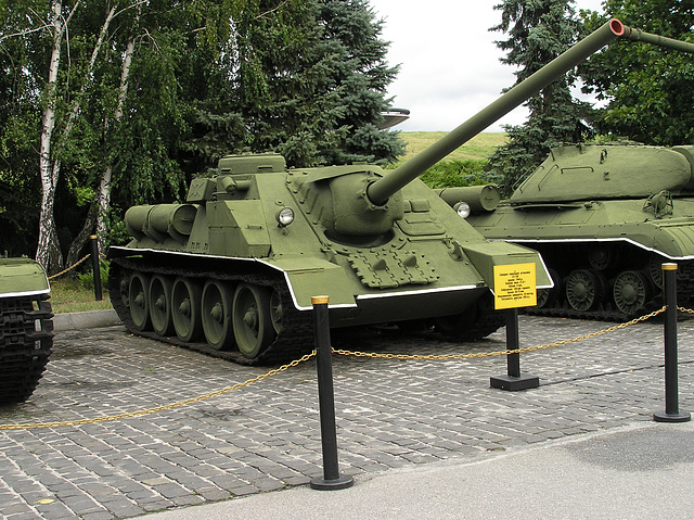 SU-100 100-mm Kanone