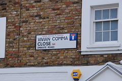 Vivian Comma Close N4