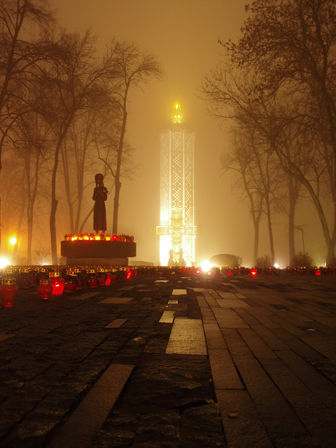 Holodomor Denkmal im Nebel