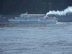 "Lastotschka" (Schwalbe) Schiff an Dnepr