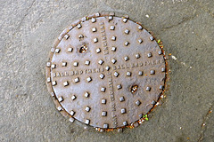 Stratford-upon-Avon 2013 – Manhole cover of the Ball Brothers