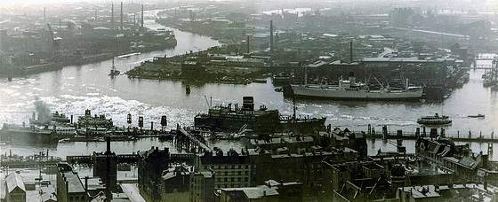 Hamburg, Reiherstieg, Überseebrücke und Vorsetzen, April 1950 (190°)