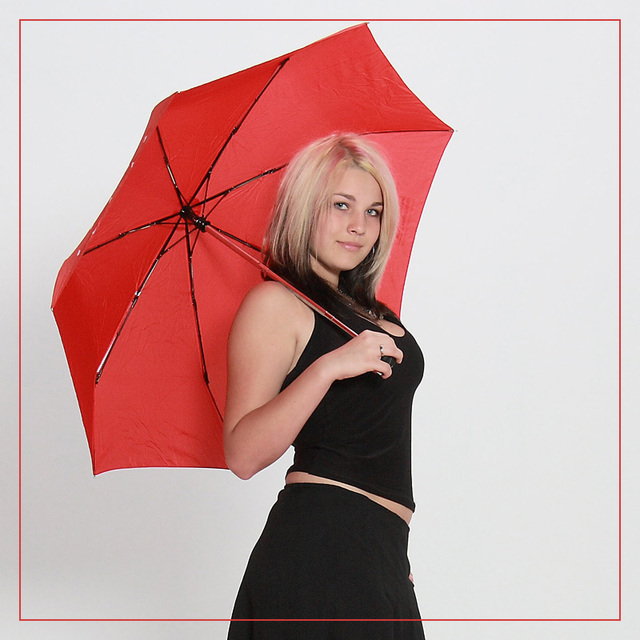 Klára & Red Umbrella