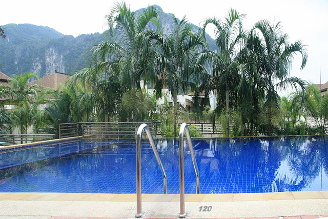 Hotel pool Ao nang