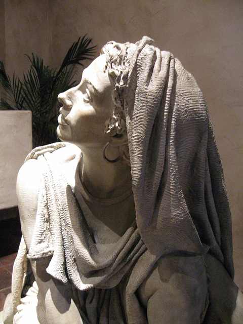 Mission Santa Barbara, statue