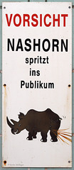 Schild im Nashornstall (Zoo Frankfurt)