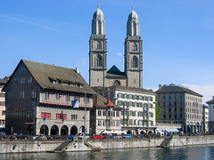 Zürich: Limmatquai, Zunfthäuser, Grossmünster