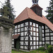 Alte Fachwerkkirche in Pechern / Kriegerdenkmal