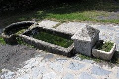 Fontaine abreuvoir à Rieutord d'Aubrac (Lozère, région Languedoc-Roussillon, France)