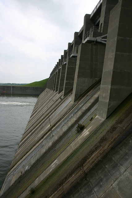 Harlan County Dam