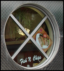 Hublot gastronomique / Gourmet round window.