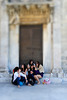 Müde Mädels vorm Dom zu Pisa