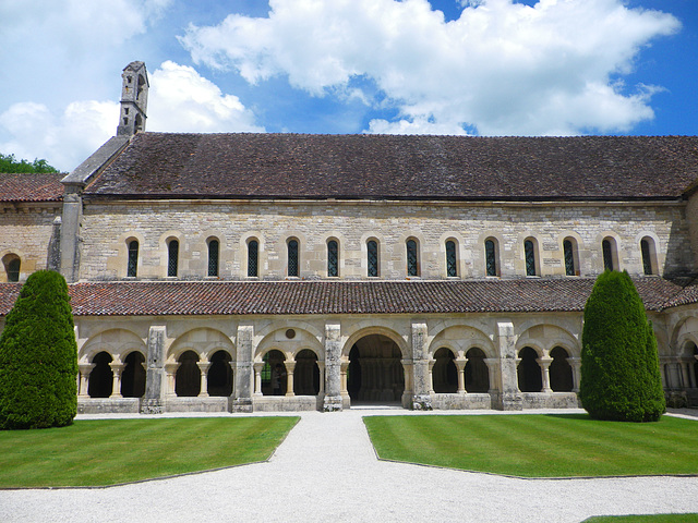 Abbaye de Fontenay : le cloître 3