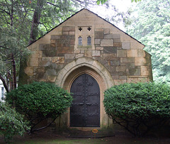 Mausoleum in Woodlawn Cemetery, August 2008