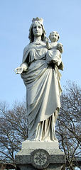 Statue of the Virgin and Child in Calvary Cemetery, March 2008