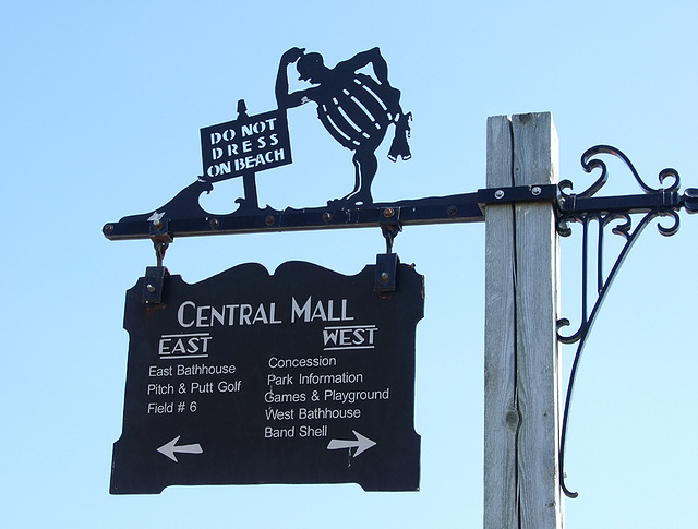 Sign on the Central Mall in Jones Beach, July 2010