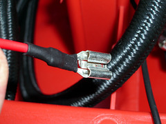 Self-locking spade connector