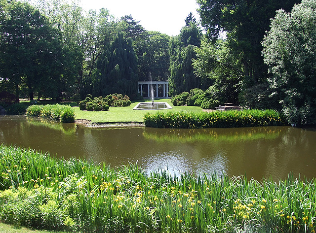 Pond Landscape in Old Westbury Gardens, May 2009