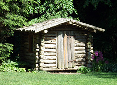 Log Cabin in Old Westbury Gardens, May 2009