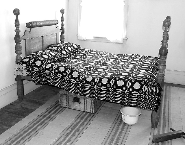 Bed in the Noon Inn in Old Bethpage Village Restoration, May 2007