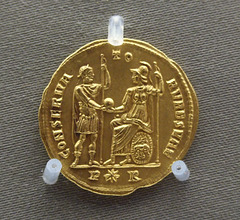 Gold Medallion with the Emperor Maxentius Receiving a Globe from Roma in the Boston Museum of Fine Arts, October 2009