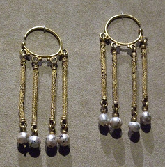 Byzantine Gold and Pearl Earrings in the Metropolitan Museum of Art, January 2011