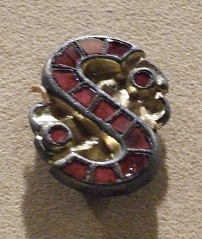 S-Shaped Brooch in the Metropolitan Museum of Art, January 2010