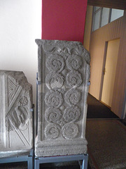 Musée de Zajecar : pilastres en pierre de Romulianum.