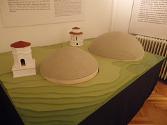 Musée de Zajecar : maquette des tumuli impériaux