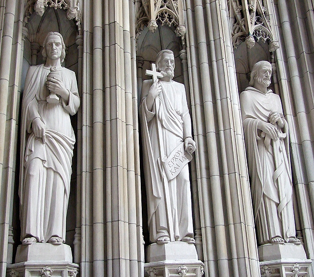 Portal Sculptures on St. Thomas Church, August 2007