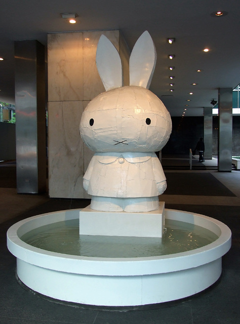 Miffy Fountain by Tom Sachs at Lever House, May 2008