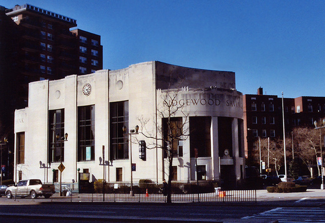 Ridgewood Savings Bank on Queens Boulevard in Forest Hills, April 2007