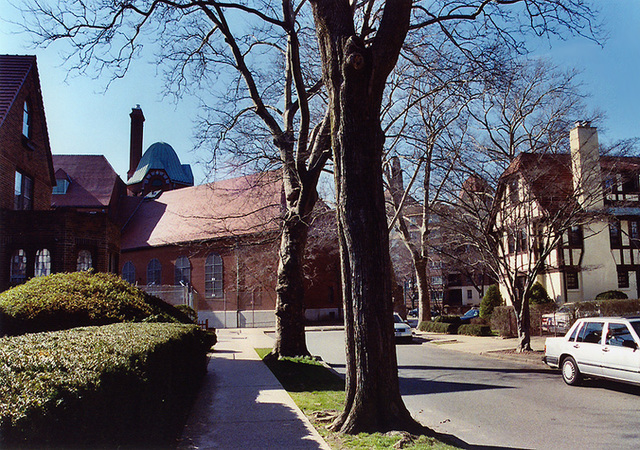 Street in Forest Hills Gardens, April 2007