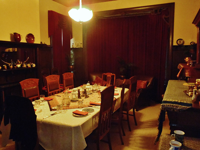 perfect dining room for a murder!