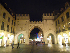 Munich : la porte Charles, Karlplatz