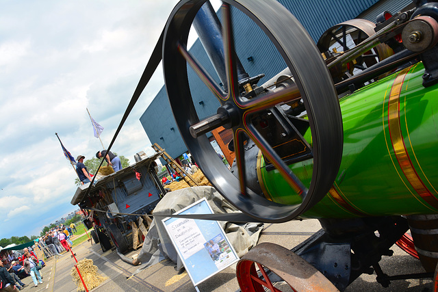 Dordt in Stoom 2014 – Threshing machine powered by steam