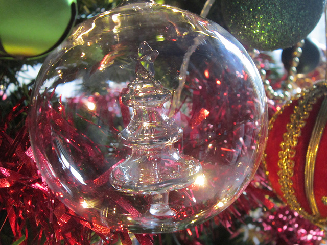 Hollow glass bauble