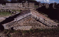 Detail of the Heroon in Paestum, November 2003