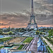 PARIS: Levé de soleil sur la tour Eiffel.